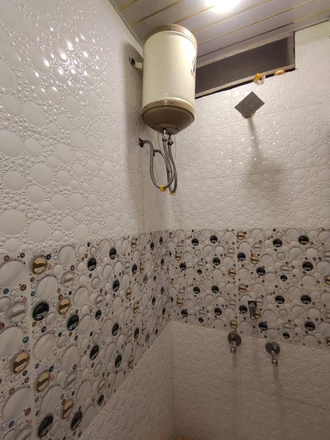 Hotel Chhavi Uddzsaín Kültér fotó