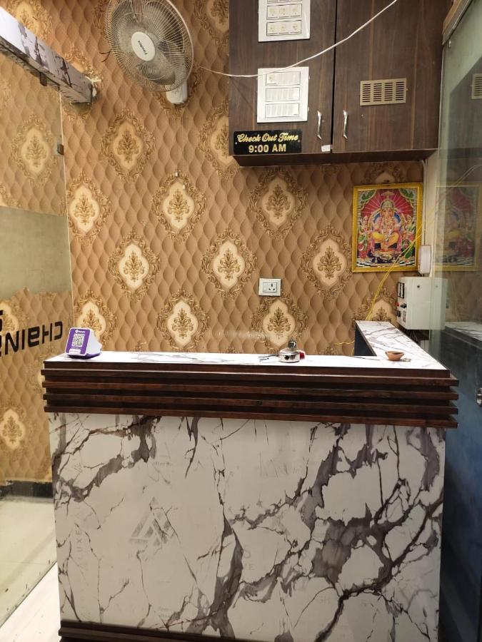 Hotel Chhavi Uddzsaín Kültér fotó
