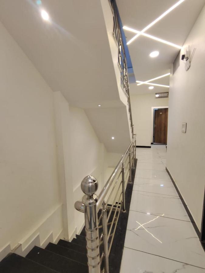 Hotel Chhavi Uddzsaín Kültér fotó