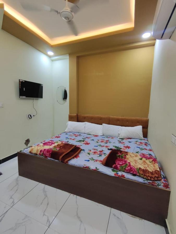 Hotel Chhavi Uddzsaín Kültér fotó